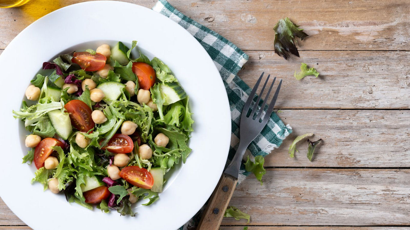 Quick &amp; Zesty Chickpea Salad For Any Occasion